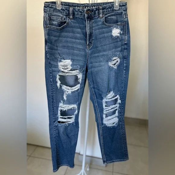 American Eagle Outfitters Women's Blue Distressed Curve Mom Jeans - Picture 1 of 9